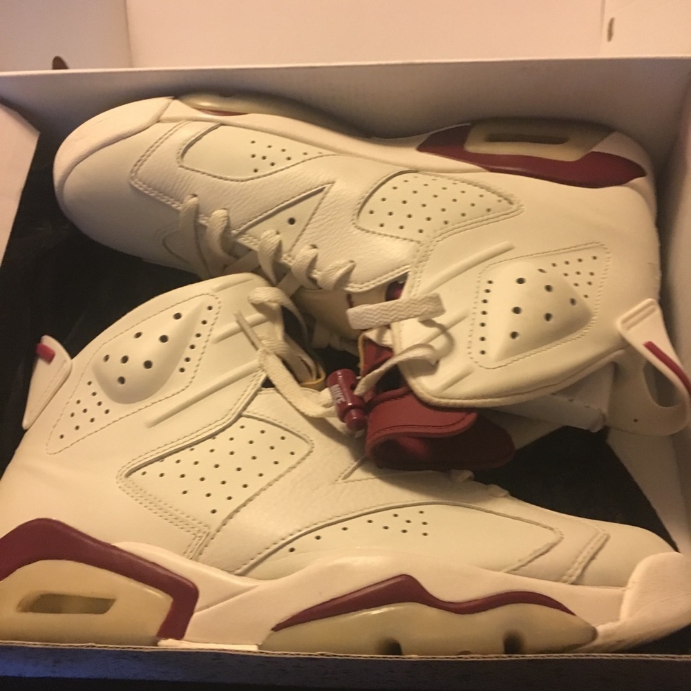 SOLD! Jordan Retro 6 Maroon size 10.5 9/10 - Picture 1 of 6
